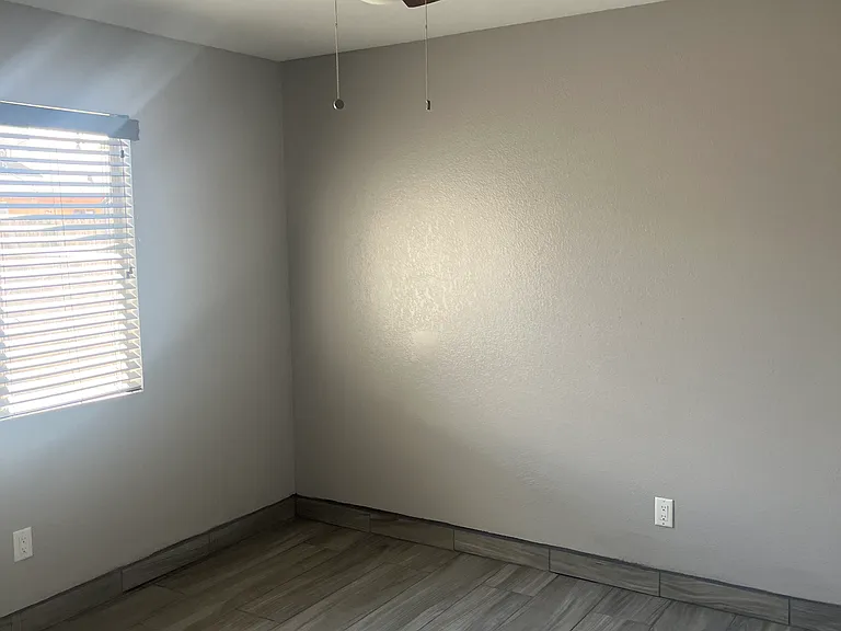 1950 Davis Ave — Photo 14
