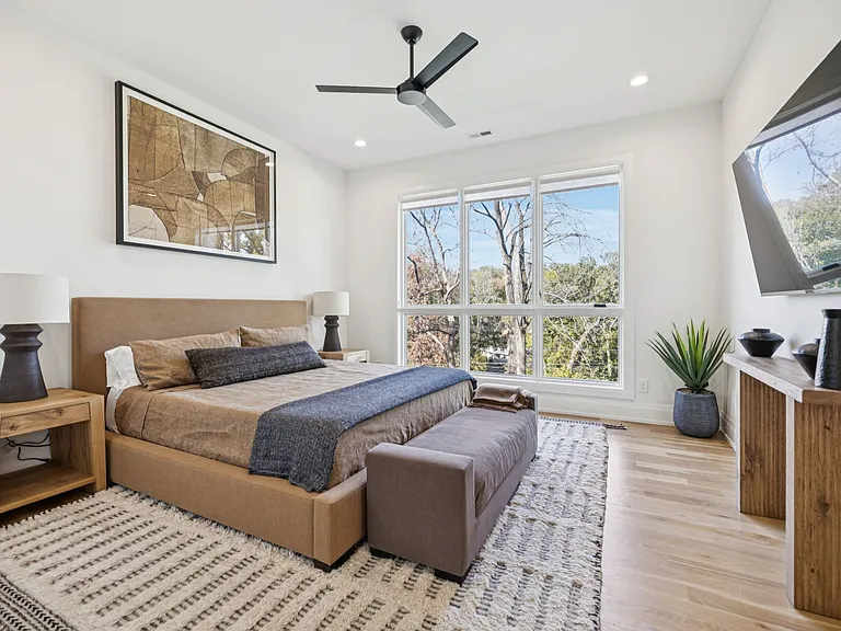 1323 Harding Pl — Photo 32
