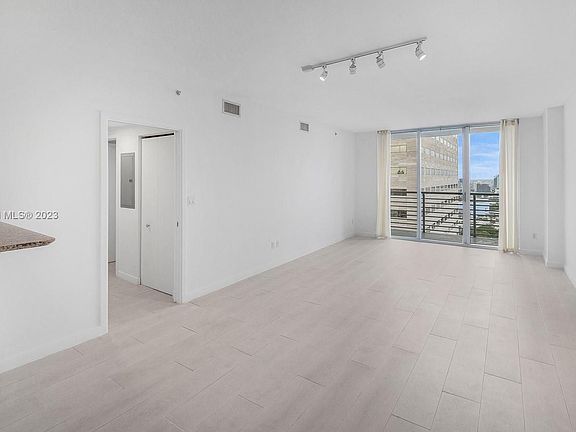 4th image of 325 Biscayne Blvd #4314