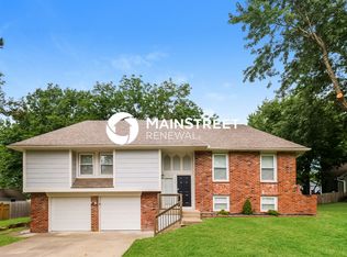 1018 Silver Lake Dr, Raymore, MO 64083