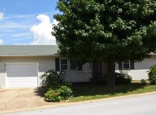 607 Village Inn Rd, Harrison, AR 72601