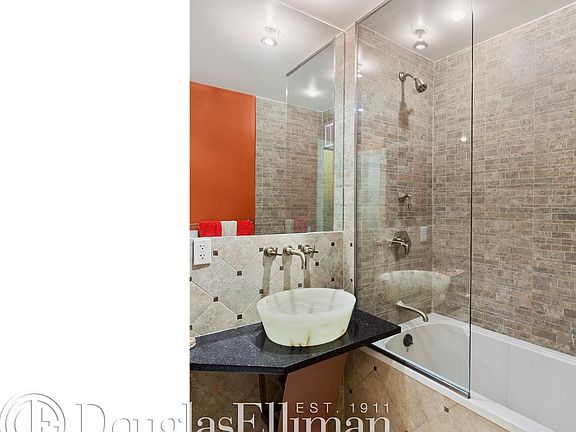 4th image of 205 E 63rd St APT 12F