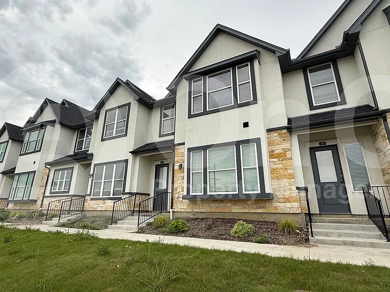 369 Mule Deer Mews — Photo 2