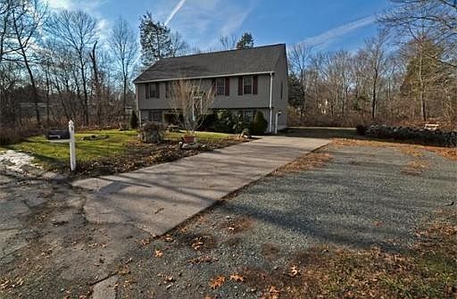 3rd image of 3 Beverly Dr