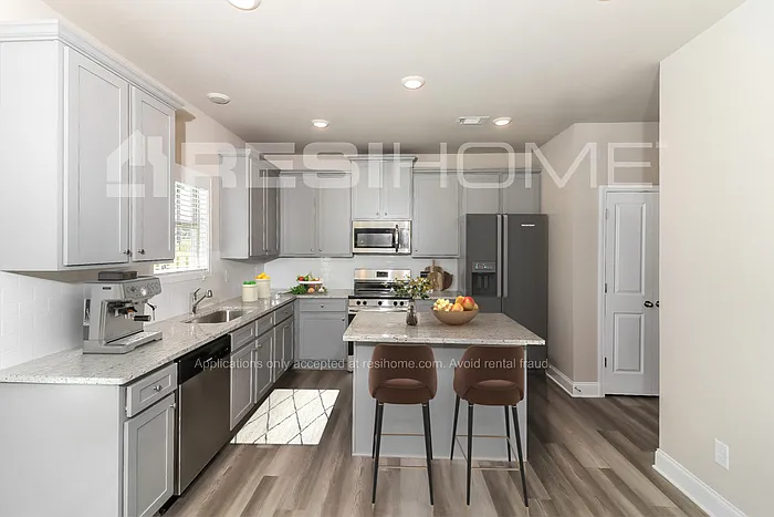 4 bed, 2.5 bath, 2228 sqft, $2,745 — Photo 4