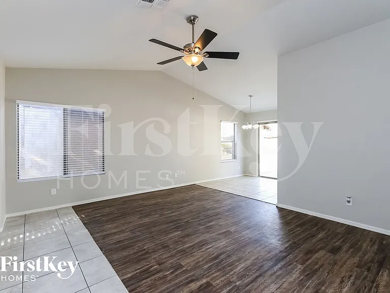 2290 E Nunneley Ct — Photo 2