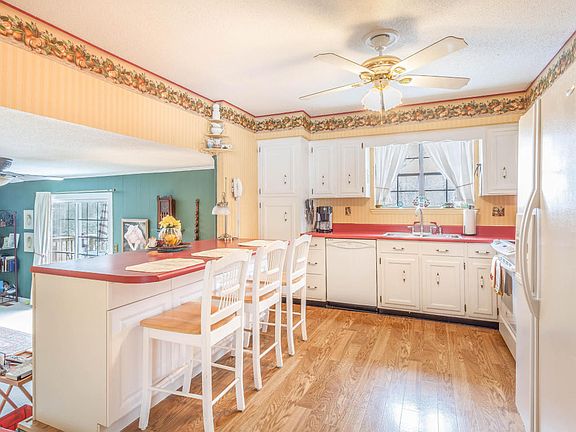 5th image of 5713 River Glade Dr