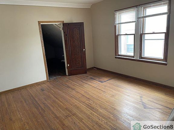 5th image of 1634 Hillside Ave N