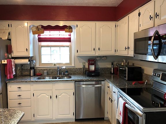 4th image of 242 Saint Clair Dr