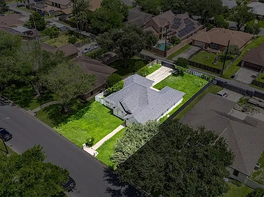 119 E Gardenia Ave — Photo 2