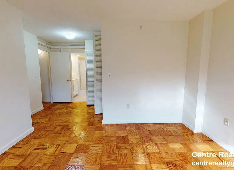 77 Monmouth St #691 — Photo 4