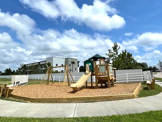 1295 Fuji Dr — Photo 36