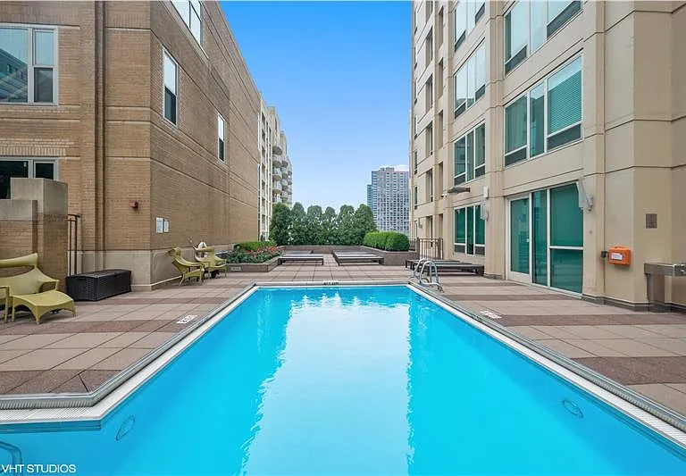 33 W Ontario St #31D — Photo 58