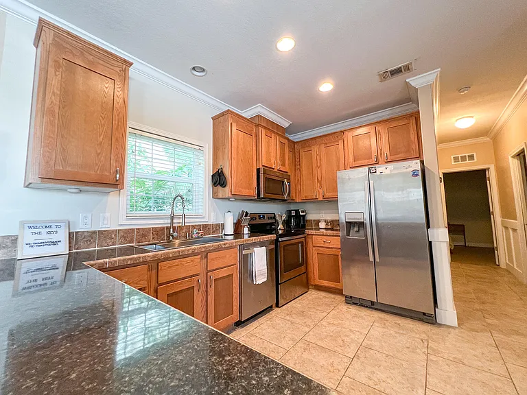 37 Palm Dr — Photo 5