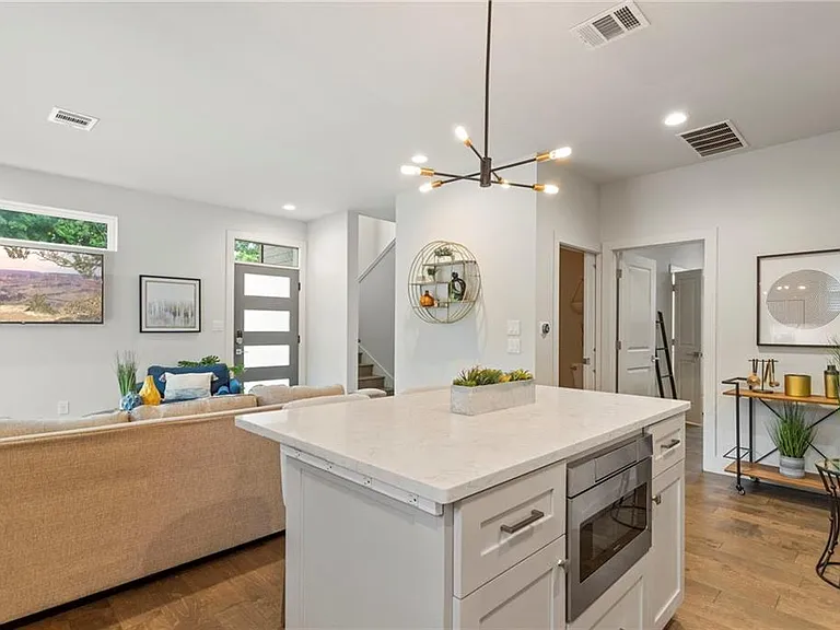 1412 Perez St #1 — Photo 8