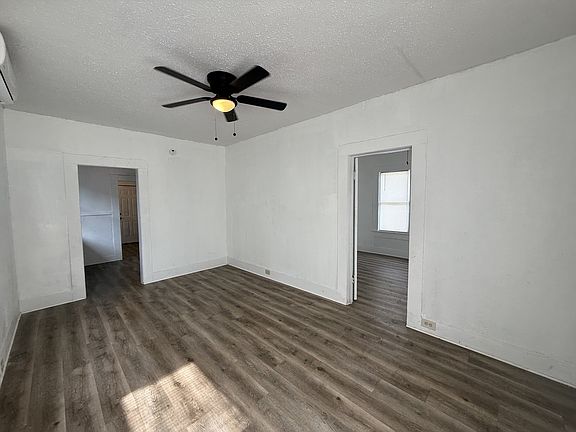 3rd image of 553 Barrett Pl #A