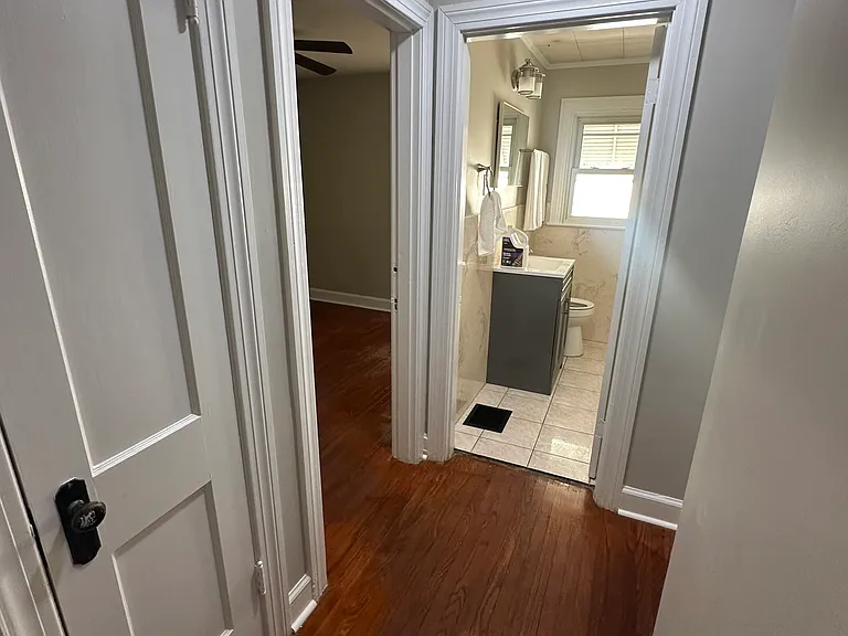 501 Compton St — Photo 10
