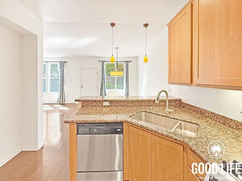 2 bed, 2.5 bath, 1500 sqft, $3,595 — Photo 2