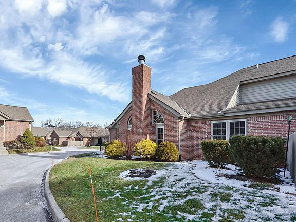 2nd image of 913 White Willow Ln