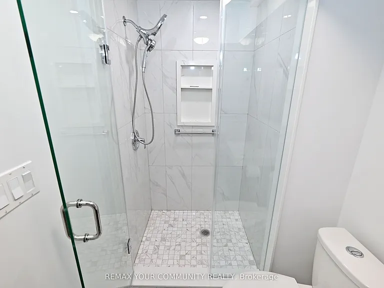 73 Laurendale Ave — Photo 35