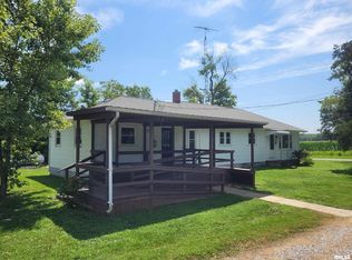 8810 E Cranberry Rd, Bonnie, IL 62816