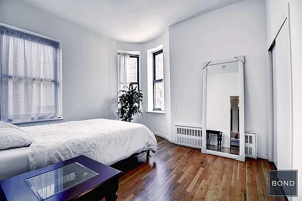 Rented by Bond New York | media 23