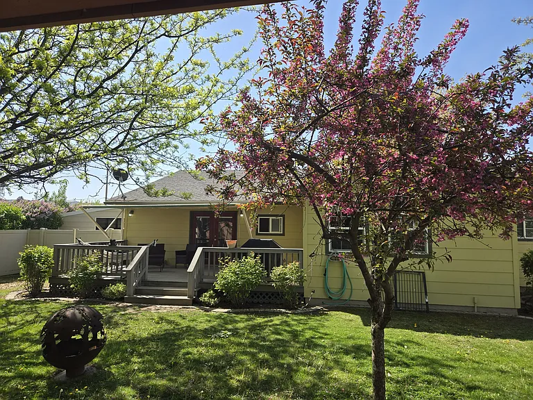 1320 E Main St — Photo 19