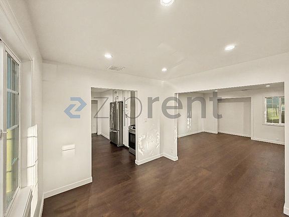4th image of 600 Hazel St