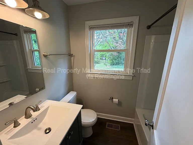 2331 W Cornwallis Dr — Photo 7