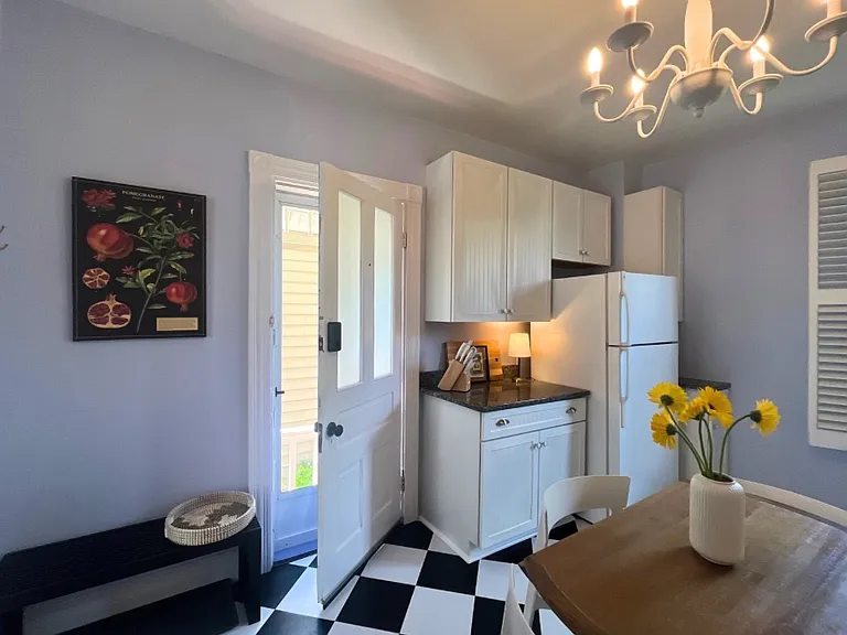 2124 Herrick Ave — Photo 18