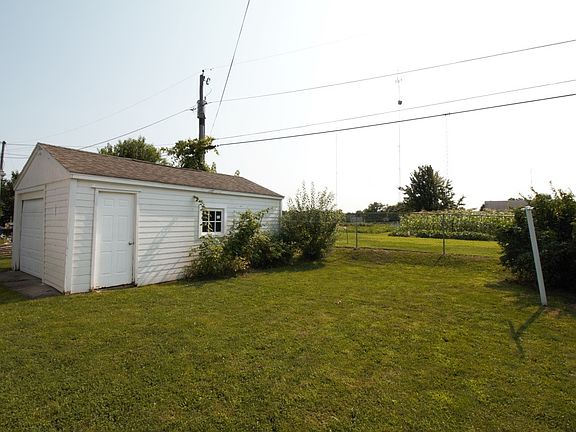 4th image of 906 Villa Ter
