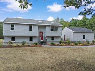 207 Thorndike Rd, Weare, NH 03281