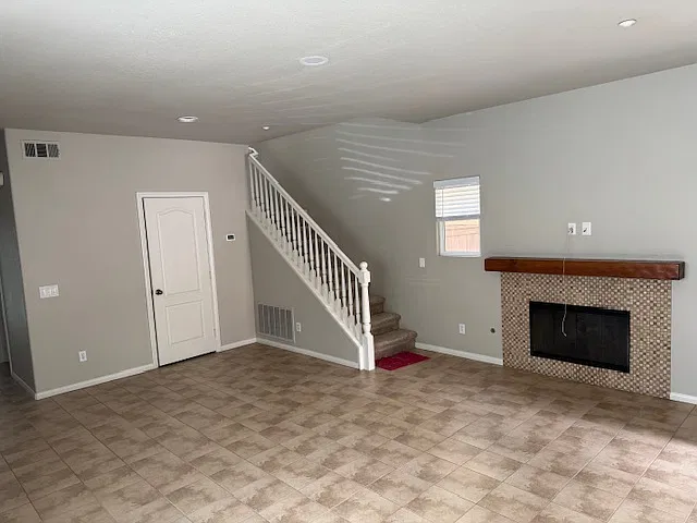 3 bed, 2.5 bath, 1700 sqft, $3,250 — Photo 3