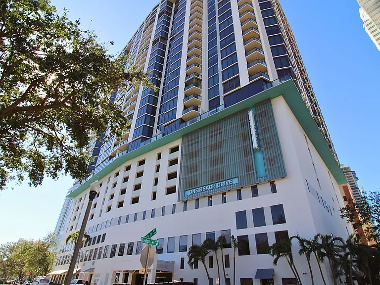 1 Beach Dr SE #1014 — Photo 1