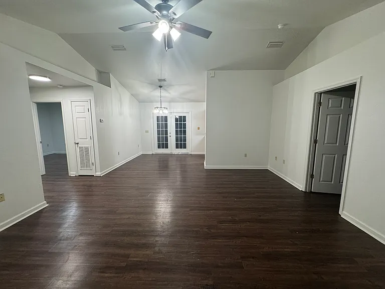 592 NW Turner Ave — Photo 10