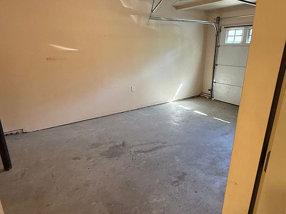 4th image of 59113 Oak Glen Dr
