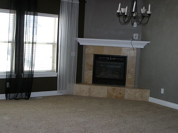 Livingroom/Gas Fireplace