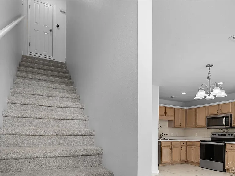 1356 Redwood Ln — Photo 8