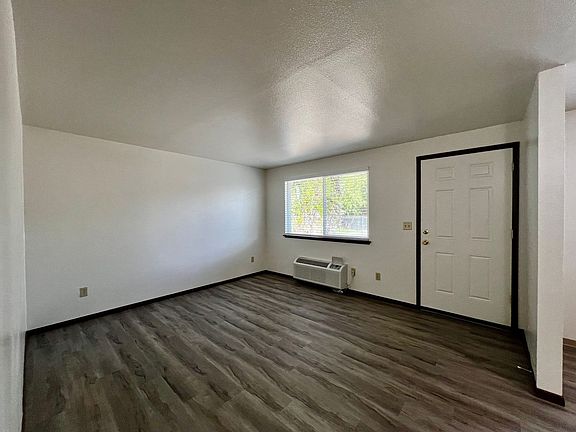 4th image of 106-108 S 10th St #108-9