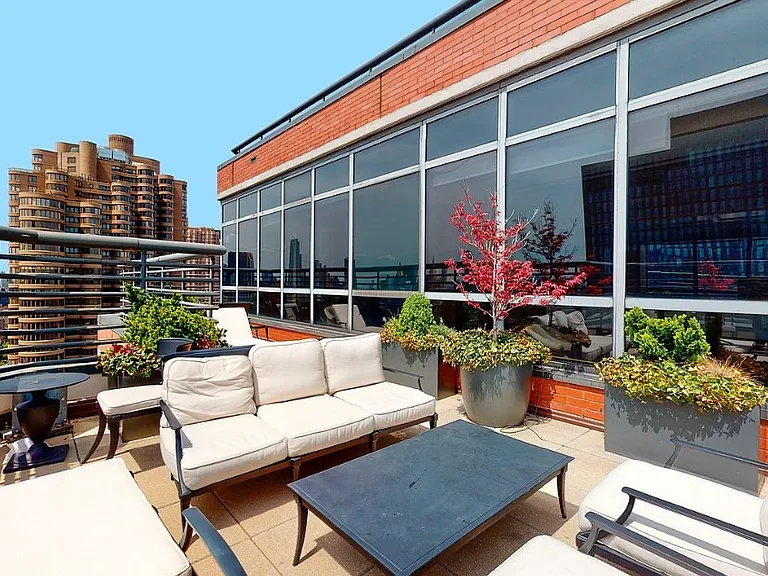 415 E 37th St #20C — Photo 13