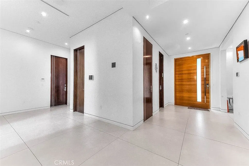 5 bed, 5000 sqft, $16,500 — Photo 4