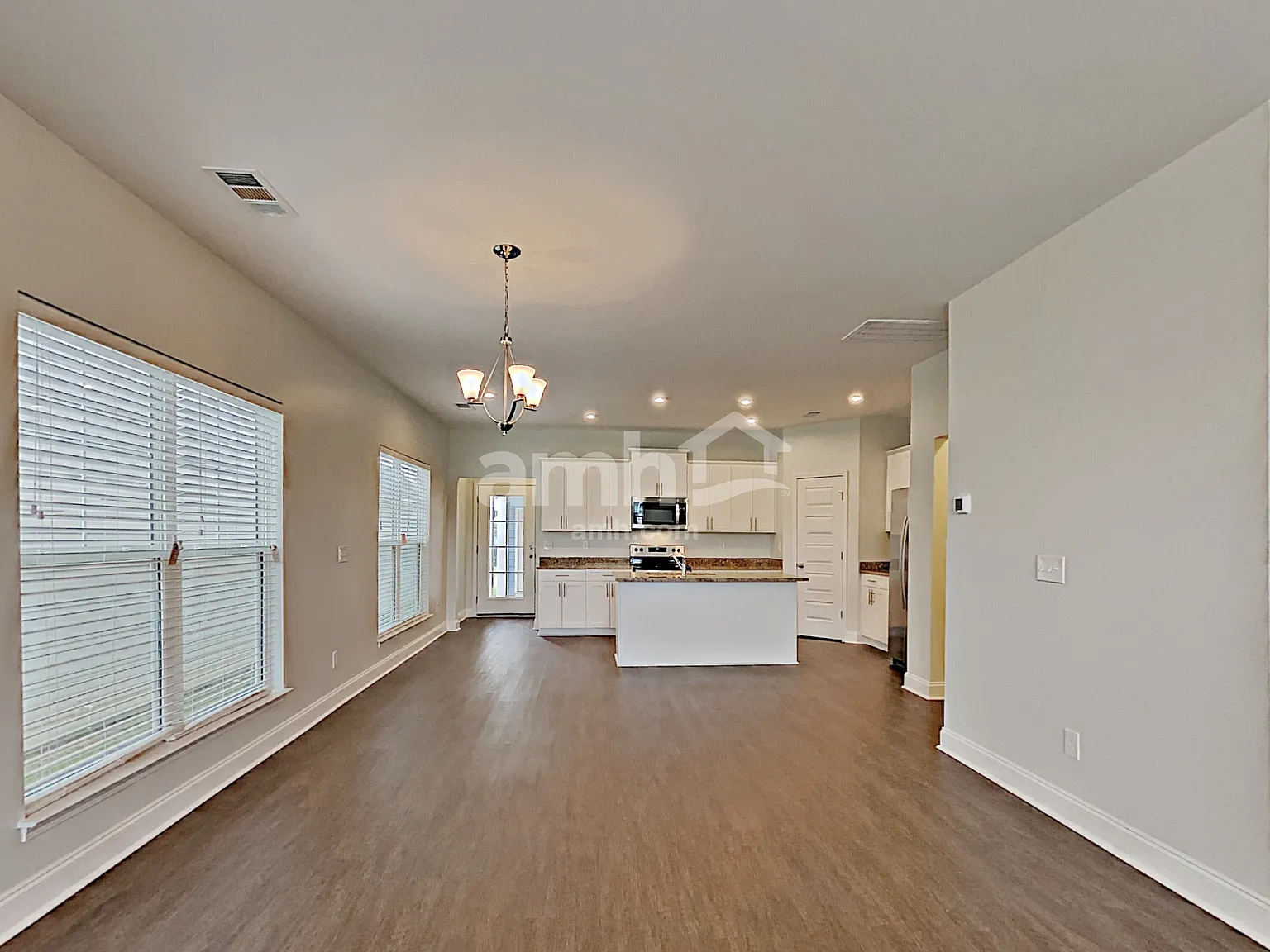 4 bed, 2.5 bath, 2149 sqft, $2,325 — Photo 4