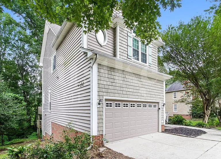 5386 Beechmont Dr — Photo 2