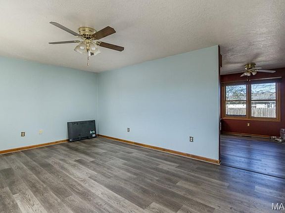 4th image of 1123 Howard Dr