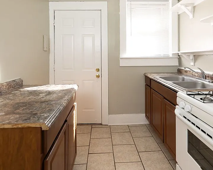 190 Hawthorne St — Photo 21