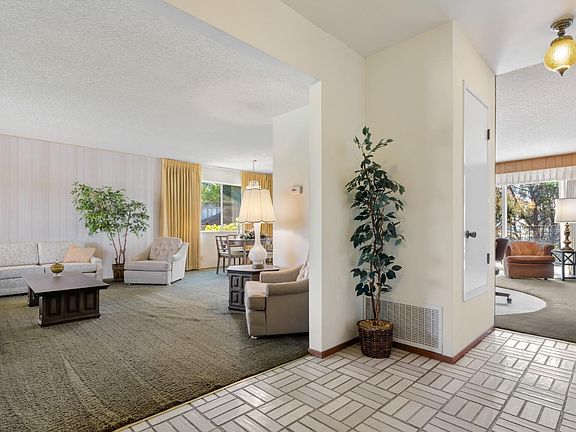 5th image of 122 Inverness Court