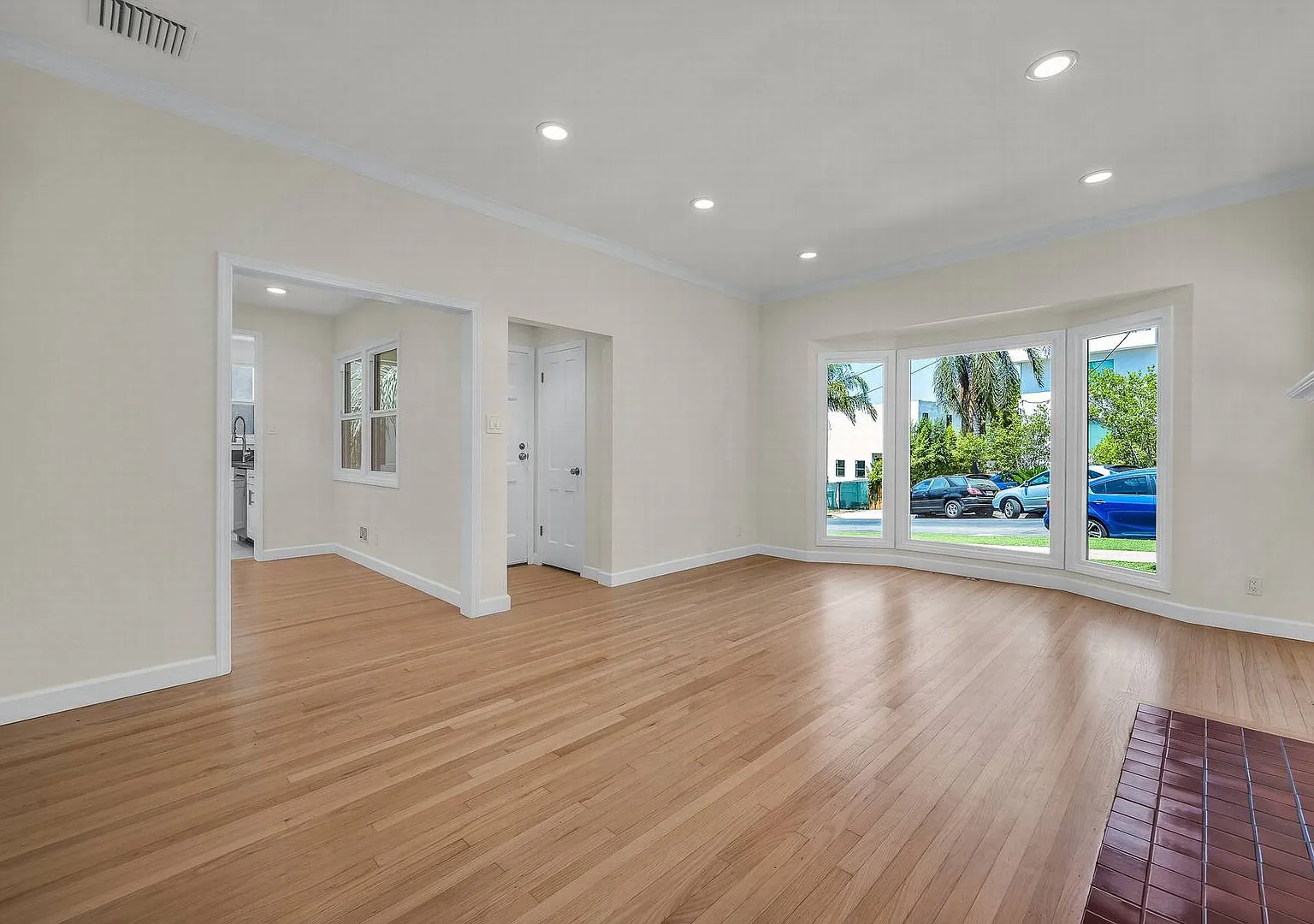 Stunning remodeled home in Silverlake!! — Photo 3