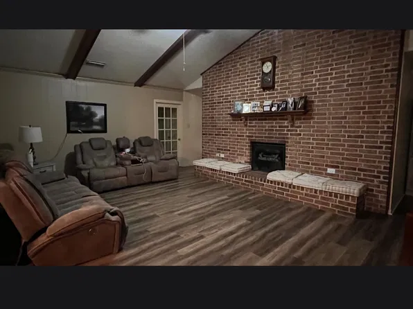 2105 Georgetown Dr, Denton, TX 76201
