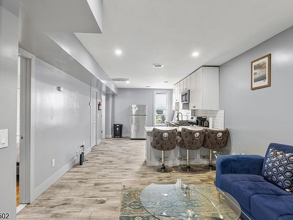 3rd image of 53 2nd Ave Floor 2