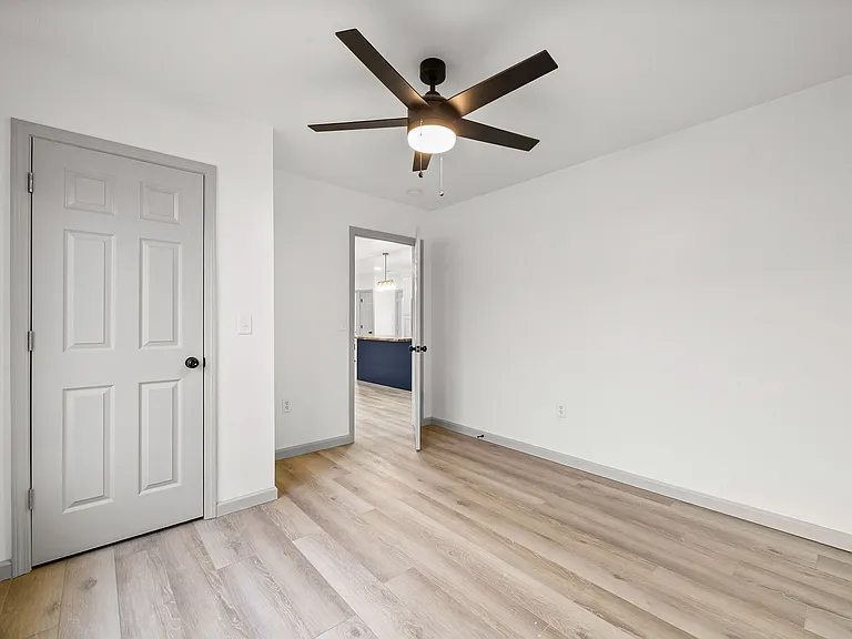 225 Military Rd — Photo 15